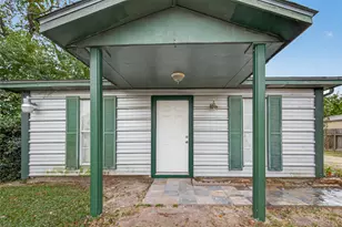 105 Clear Lake Rd, Highlands, TX 77562 - Photo 5