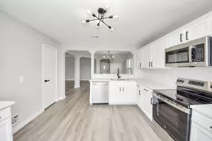 1718 Peyton Circle Court, Houston, TX 77049 - Photo 9