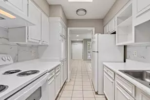 9809 Richmond Ave, Houston, TX 77042 - Photo 15