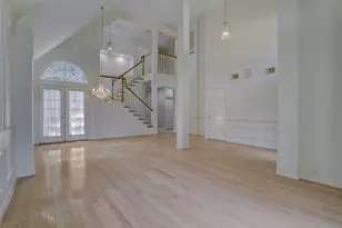 14019 Lake Trail Dr, Sugar Land, TX 77498 - Photo 3