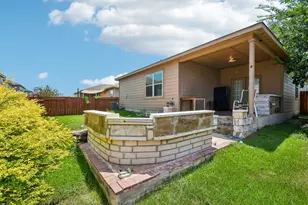 128 Robertson Ln, Jarrell, TX 76537 - Photo 41