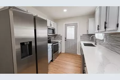 13638 Greenridge Drive, Sugar Land, TX 77498 - Photo 7