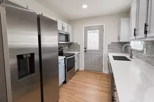 13638 Greenridge Dr, Sugar Land, TX 77498 - Photo 7
