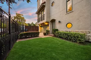 2006 Helena St, Houston, TX 77002 - Photo 7