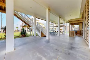 2809 Tradewind Ln, Crystal Beach, TX 77650 - Photo 11