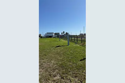 1067 Sea Gull St, Gilchrist, TX 77617 - Photo 27