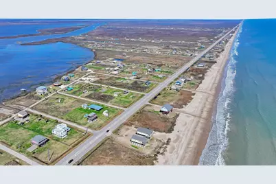 1067 Sea Gull St, Gilchrist, TX 77617 - Photo 5