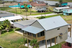 1535 County Rd 201, Sargent, TX 77414 - Photo 5