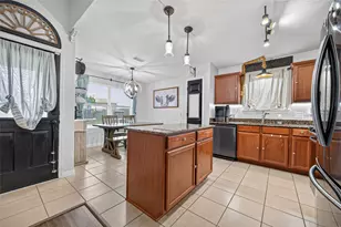 902 Marigold Rd, Baytown, TX 77521 - Photo 13
