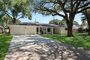 704 Fleetwood St, Baytown, TX 77520 - Photo 3