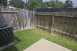 501 Hines St, Willis, TX 77378 - Photo 5