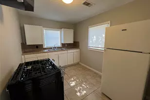 1807 Ursuline St, Galveston, TX 77550 - Photo 3