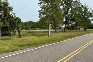 304 Edgewater Dr, Clute, TX 77531 - Photo 3