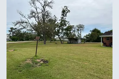 304 Edgewater Drive, Clute, TX 77531 - Photo 9