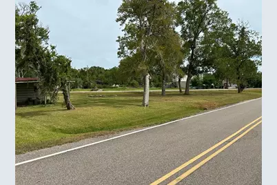 304 Edgewater Drive, Clute, TX 77531 - Photo 3