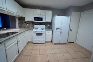 2812 Pickett Dr, League City, TX 77573 - Photo 5