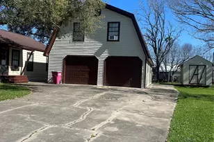 1312 N Avenue R, Freeport, TX 77541 - Photo 3