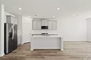 112 Water Grass Trl, Clute, TX 77531 - Photo 5