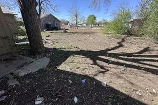 2112 15th St, Hondo, TX 78861 - Photo 5