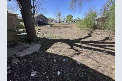 2112 15th Street, Hondo, TX 78861 - Photo 3