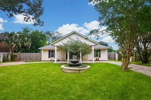 1606 W Chelsea Pl, El Lago, TX 77586 - Photo 1