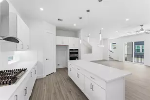 1424 W 34th 1/2 St, Houston, TX 77018 - Photo 9
