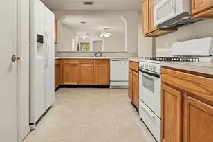 7826 Chervil Ln, Baytown, TX 77521 - Photo 11