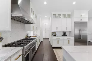 802 W 30th St, Houston, TX 77018 - Photo 11