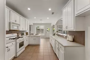 12803 Friar Village Dr, Tomball, TX 77377 - Photo 9