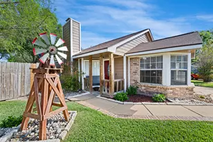 1804 Spruce Dr, Rosenberg, TX 77471 - Photo 3