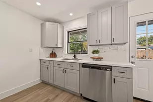 608 Lloyd Ln, Baytown, TX 77521 - Photo 11