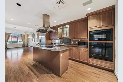 1100 Uptown Park Boulevard #102, Houston, TX 77056 - Photo 7