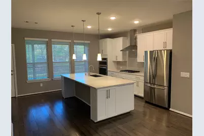 10942 Cannes Memorial Dr, Houston, TX 77043 - Photo 9