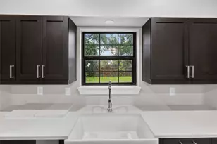 428 Van Molan St, Houston, TX 77022 - Photo 11