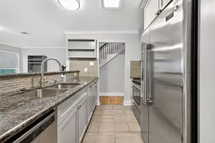 711 Worthshire St, Houston, TX 77008 - Photo 13