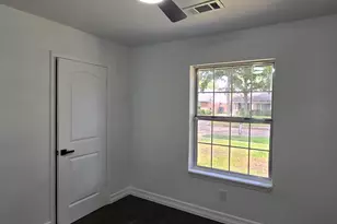 5835 Paisley St, Houston, TX 77096 - Photo 9
