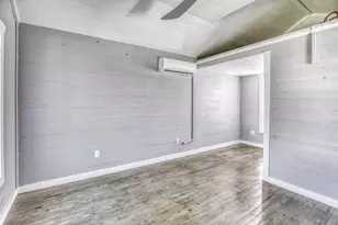 210 W Bell St, Fayetteville, TX 78940 - Photo 21