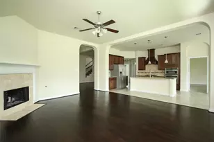 34 Estherwood Pl, The Woodlands, TX 77354 - Photo 9