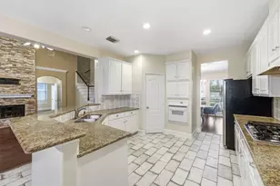 19307 Pinewood Bluff Ln, Humble, TX 77346 - Photo 9