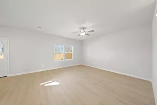10703 Aston Ct, Bryan, TX 77845 - Photo 5