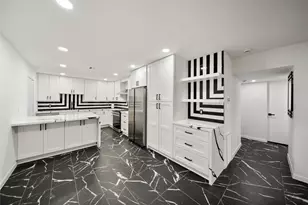 2101 Fountain View Dr, Houston, TX 77057 - Photo 5