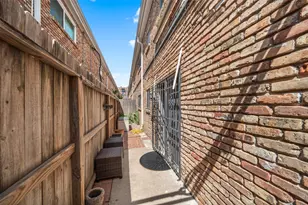 2101 Fountain View Dr, Houston, TX 77057 - Photo 19