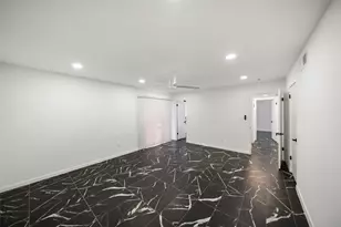 2101 Fountain View Dr, Houston, TX 77057 - Photo 23