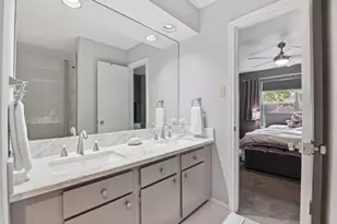 1011 Fountain View Dr, Houston, TX 77057 - Photo 21