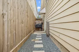 1624 W 25th St, Houston, TX 77008 - Photo 21
