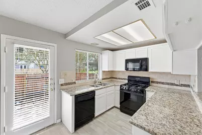 2808 Grants Lake Boulevard #304, Sugar Land, TX 77479 - Photo 3