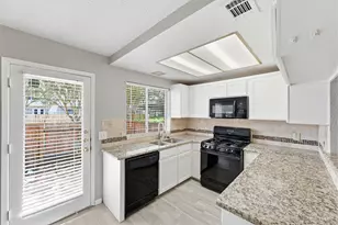 2808 Grants Lake Blvd, Sugar Land, TX 77479 - Photo 3