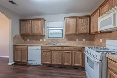 10233 Azalea Vlg Village, Houston, TX 77088 - Photo 9