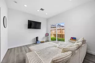 8614 Peachtree St, Houston, TX 77016 - Photo 5