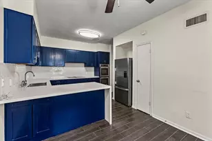 402 Tuam St, Houston, TX 77006 - Photo 9